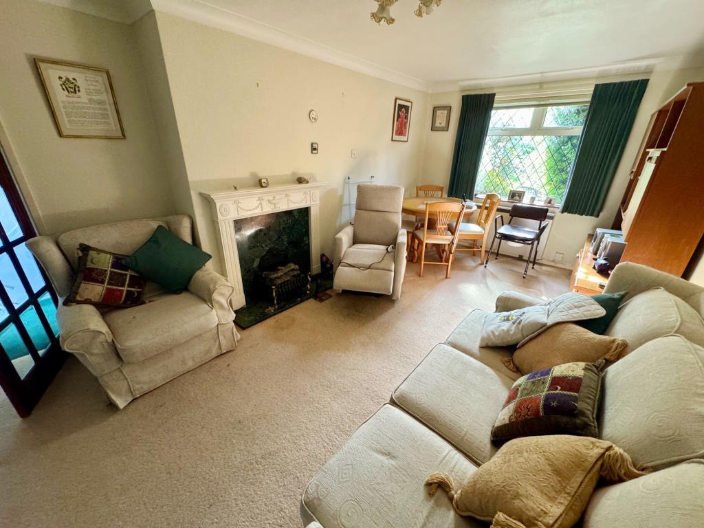 Lot: 134 - TWO-BEDROOM HOUSE IN POPULAR VILLAGE - Living room